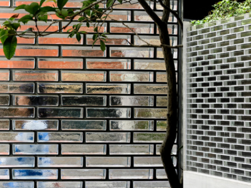 兼顧採光的牆：玻璃磚