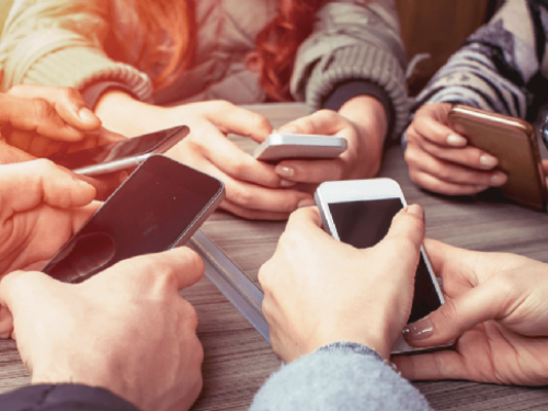 「499元上網吃到飽」再現！三大電信巨頭推出豐富優惠，年底資費戰火全面開啟。