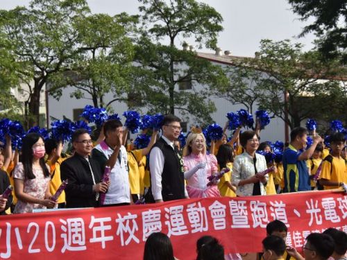 明義二十，馨動告白：校慶喜迎跑道、光電球場啟用