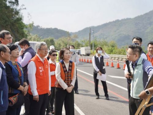 陳揆視察南迴公路屏東雙流-新路段 周春米爭取加快重大交通建設 獲中央全力支持