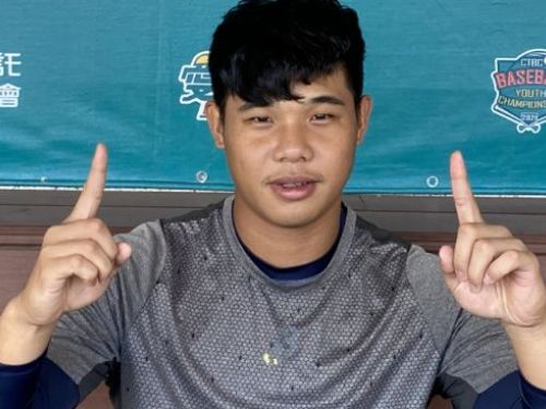 中信兄弟以10比8擊敗韓職培證英雄，展現出色火力