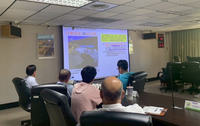 行前確實檢查貨物裝載與綑綁情形，高雄區監理所籲請貨運業者共同守護行車安全