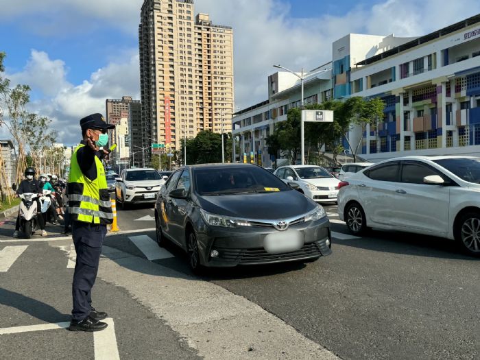 端午節連假車潮多，高市警易壅塞風景區管制措施