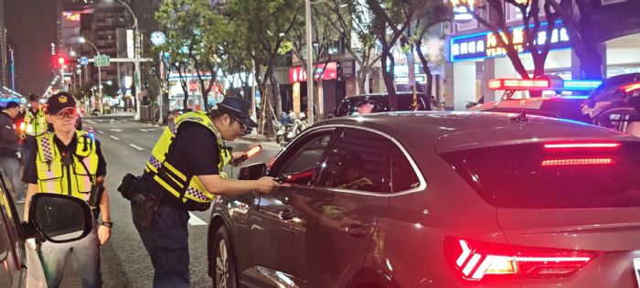 毒(酒)駕行為視人命如草芥，嚴重危害公共安全，警方對此絕不寬貸、嚴正執法