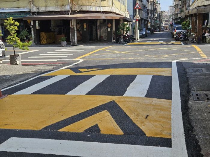 高雄鳳山打造交通安全新亮點，光華東路 × 和興街口減速平台正式啟用