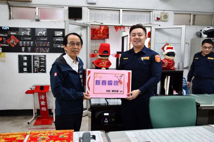 林欽榮副市長蒞臨高市交大春節慰問肯定警方執勤辛勞