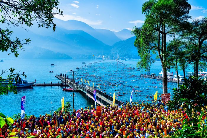 萬人齊游日月潭，中秋前最熱血的台灣壯舉