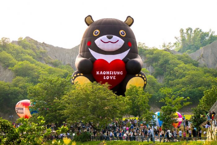 超萌「高雄熊」熱氣球回歸！ 2025高雄愛‧月熱氣球盛大登場，三大連假陪你一起放飛夢想