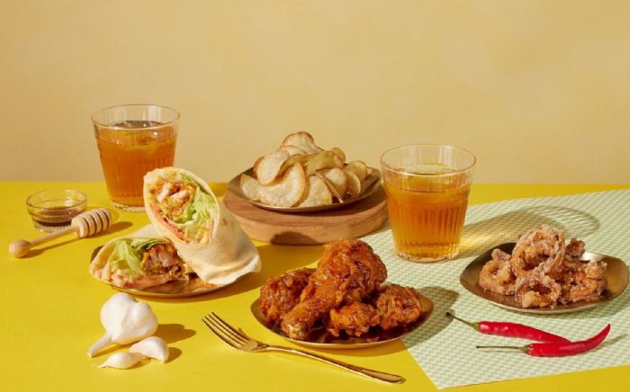 「2025高雄鹹酥雞嘉年華」15日大遠百熱情開炸，65攤美食大展身手BLACKPINK愛店應援登場