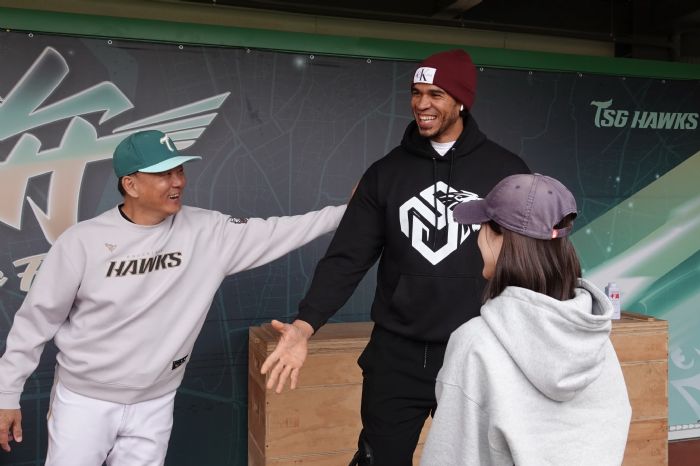 魔鷹抵台報到！Steven Moya完成體檢直奔皇鷹學院，讚基地「REALLY GOOD」明日加入春訓