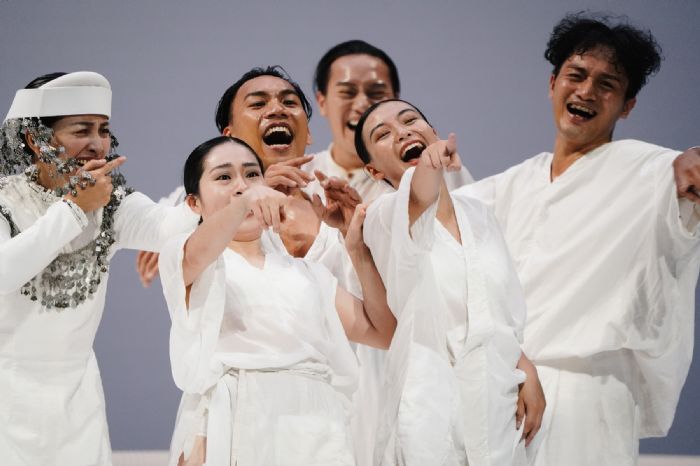 當蕭邦遇上排灣古謠！衛武營《排彎動物園》打造純白烏托邦，邀您轉個「彎」 撕下社會標籤
